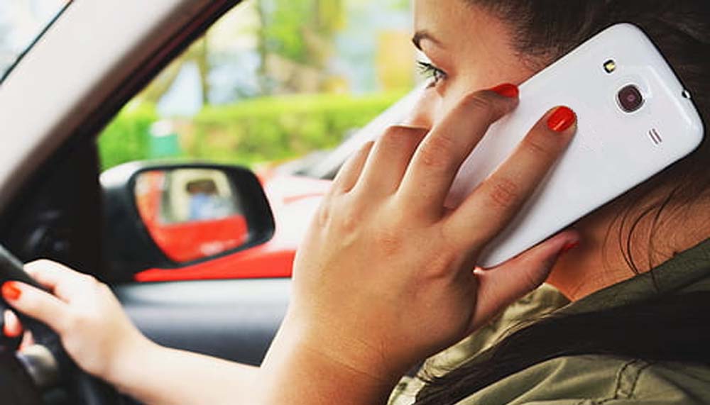 Recurso de multa por conducir y hablar por el móvil